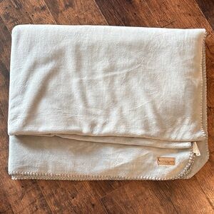 Koolaburra UGG Throw Blanket